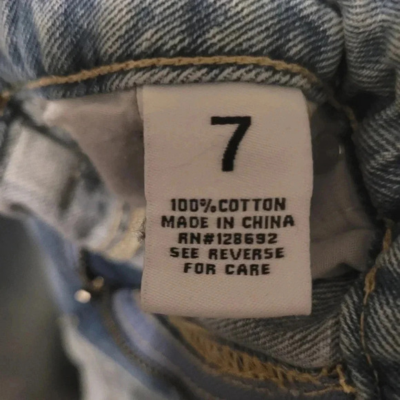 Madden NYC Distressed Destroyed Denim shorts Womens Junior 7 Summer Beach Vacay - Picture 4 of 6